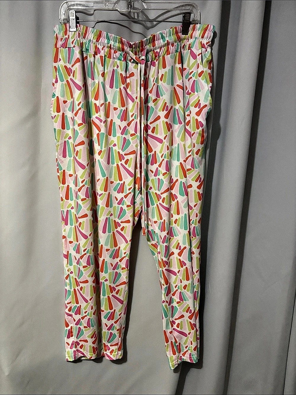 Mary Square Abstract Print Leggings in White & Pink Size 1X